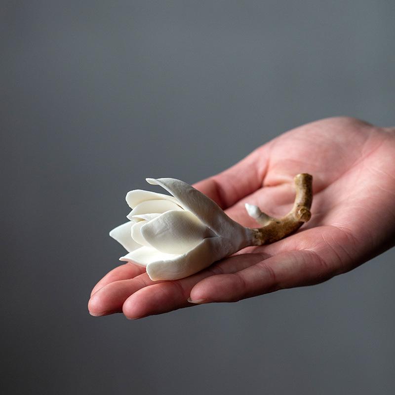 Handmade Ceramic Magnolia Incense Holder: Color-Changing Flower Ornament for Tea Ceremony or Table Decoration