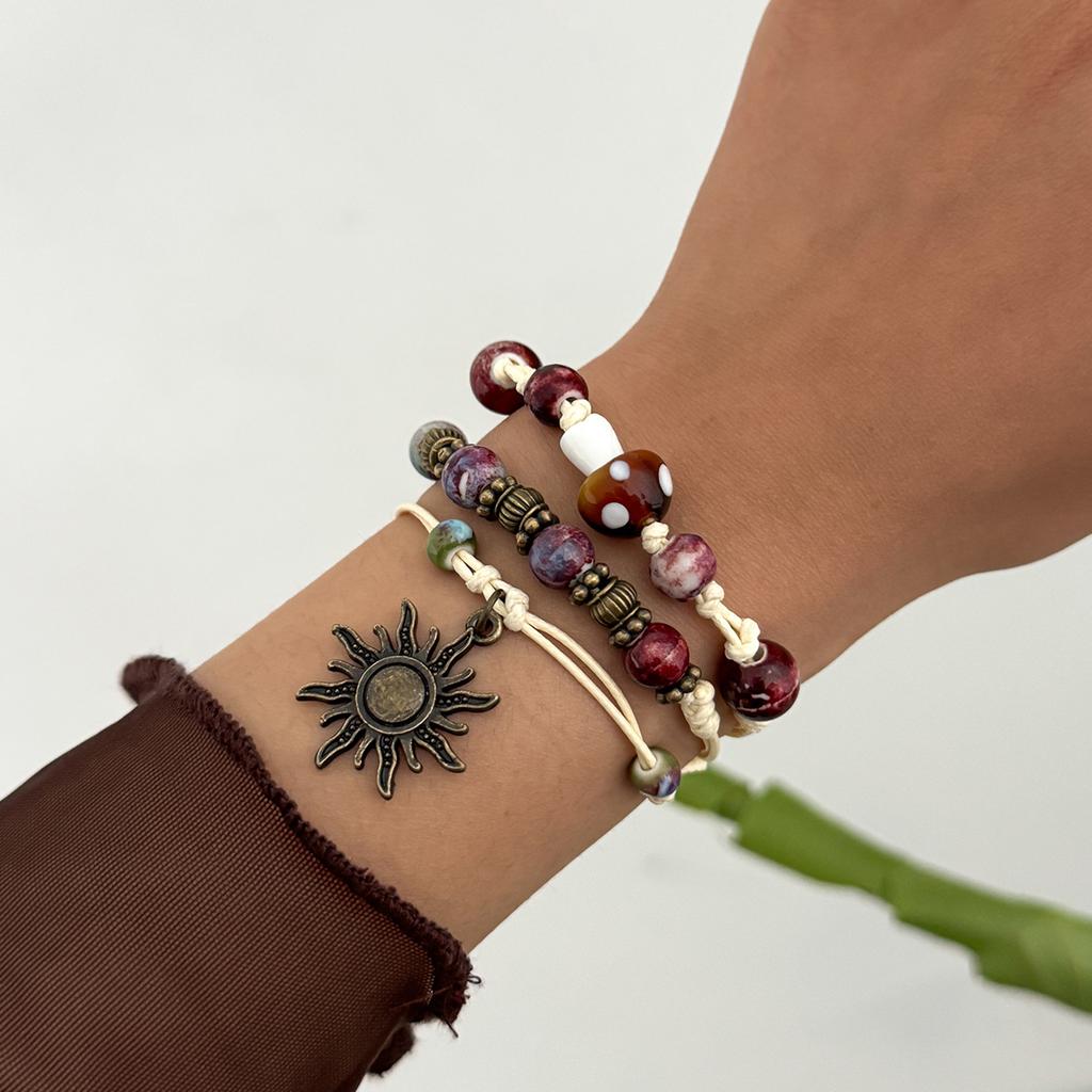 Boho Bransoletka z Kamiennych Koralików Słońce dla Kobiet Biżuteria Wakacyjna Prezent Spiralny Design Motyl Wielowarstwowa Zawieszka Gwiazda Etniczny Styl Bransoletka Tkana Bransoletka