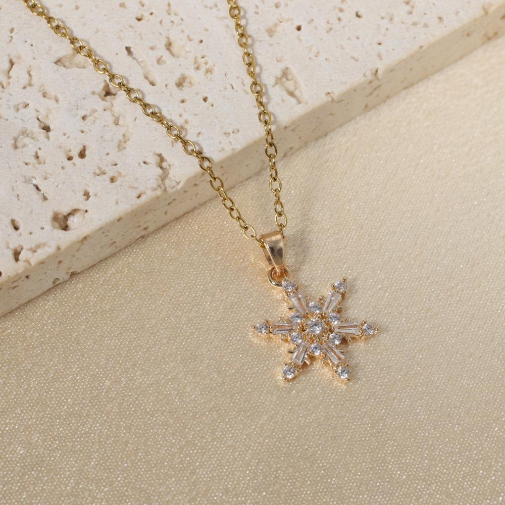 Simple Colorful Snowflakes Pendant Necklaces for Women Fashion Zirconia Necklace Wedding Party Jewelry Accessories Christmas Gift