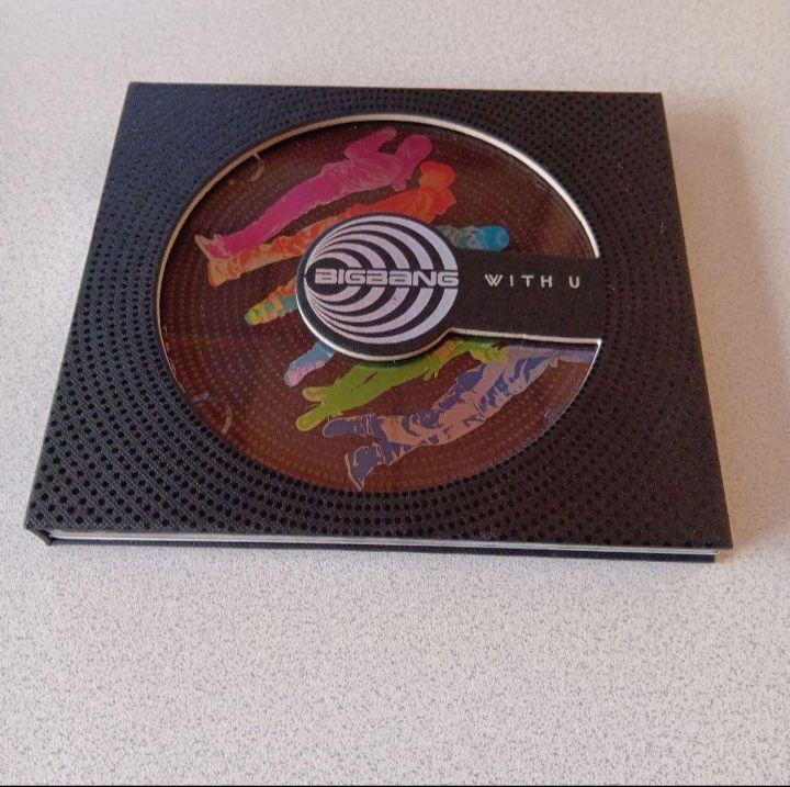 [USED] BIGBANG CDs (3 Types) with Autographed Christmas Card