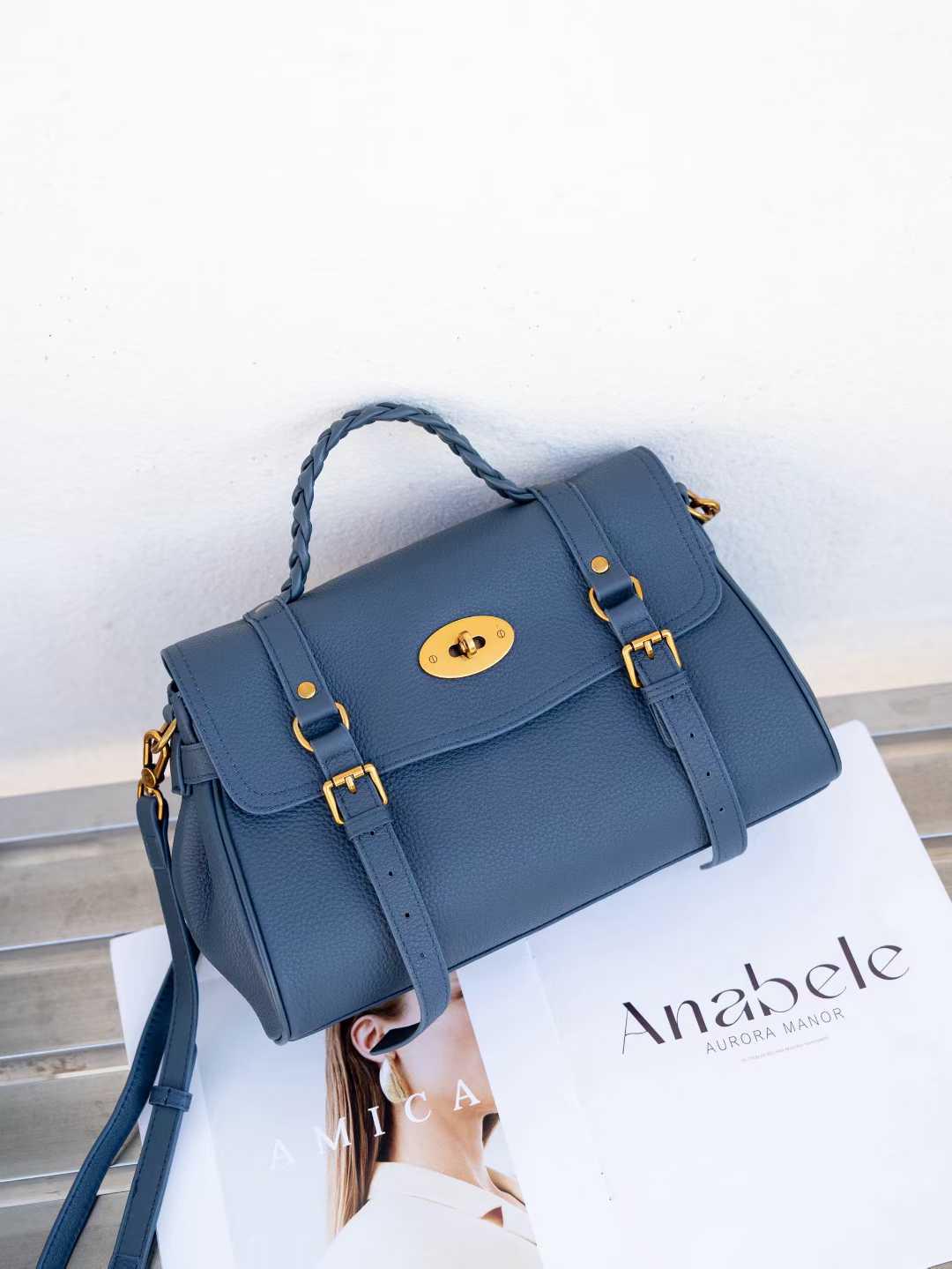 

Women s Retro Genuine Leather Crossbody Handbag - Fashionable European & American Style Messenger Bag 31x22x12 CM