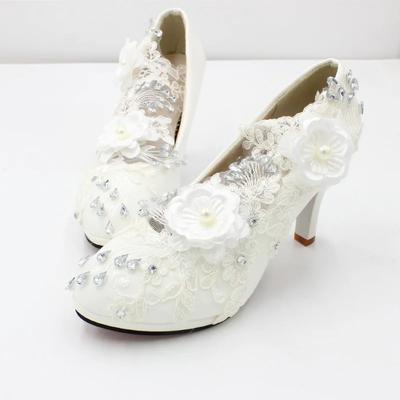 Damen Pumps PU Spitze 3 5 8 CM Dünne Absätze Neue Stereoskopische Drei Blumen Weiße Spitze Hohe Absätze Hochzeitsschuhe Runde Spitze Damenschuh