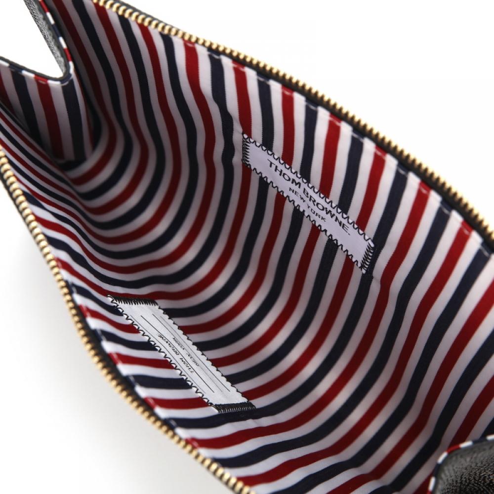 Tom Brown Mac072a 00198 001 Pebble Grain Three Line Tab Mini Clutch Bag