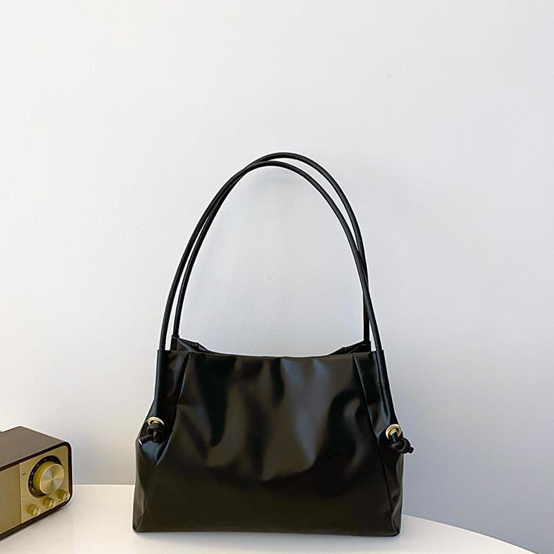 

Stylish Large Pu Tote Bag For Women With Chic Minimalist Design And Soft Feel чёрный