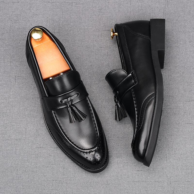Fashion Fashion New Black Men's Pointed Patented Leather Tassels Flats Slip On Shoes Designer Male Homecoming Wedding Dress Footwear