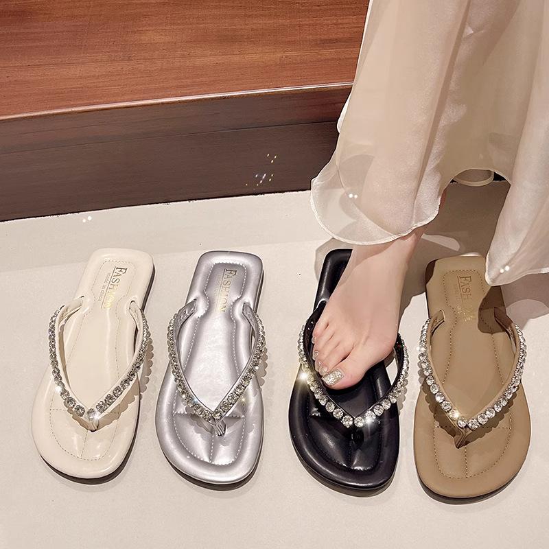 Beach Flip-flops Women's Summer Shoes Flat Anti-slip and Fashionable Flip-flops with Toe Clamps