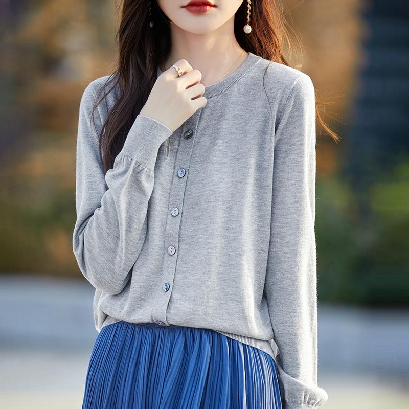 Leichte Strickjacke für Damen aus 50 % Wolle und 50 % Maulbeerseide – vielseitige Strickware für 4 Jahreszeiten für ganzjährigen Komfort und Stil