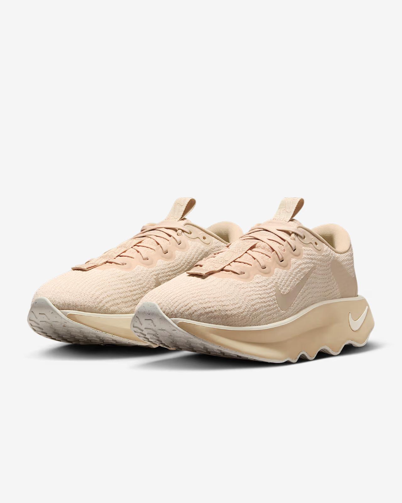 DV1238-110 Nike Motiva Песчаный жемчуг Бледно-белый Бледно-слоновая кость (Женский) 5W