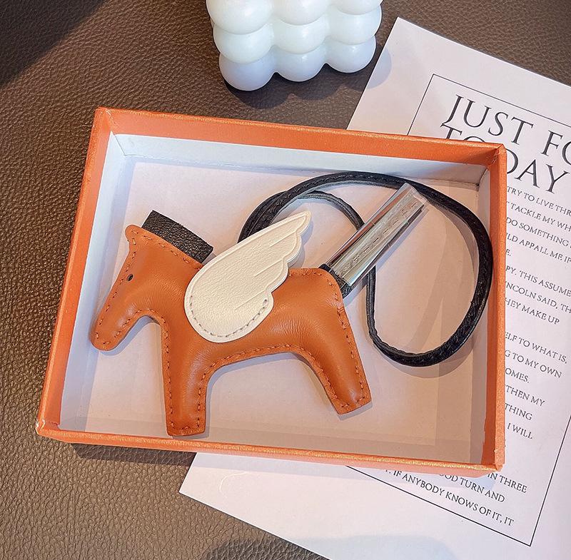 

Ангел Пегас Ручной работы Брелок из овчины - Милое украшение для женской сумочки и брелок для ключей от машины