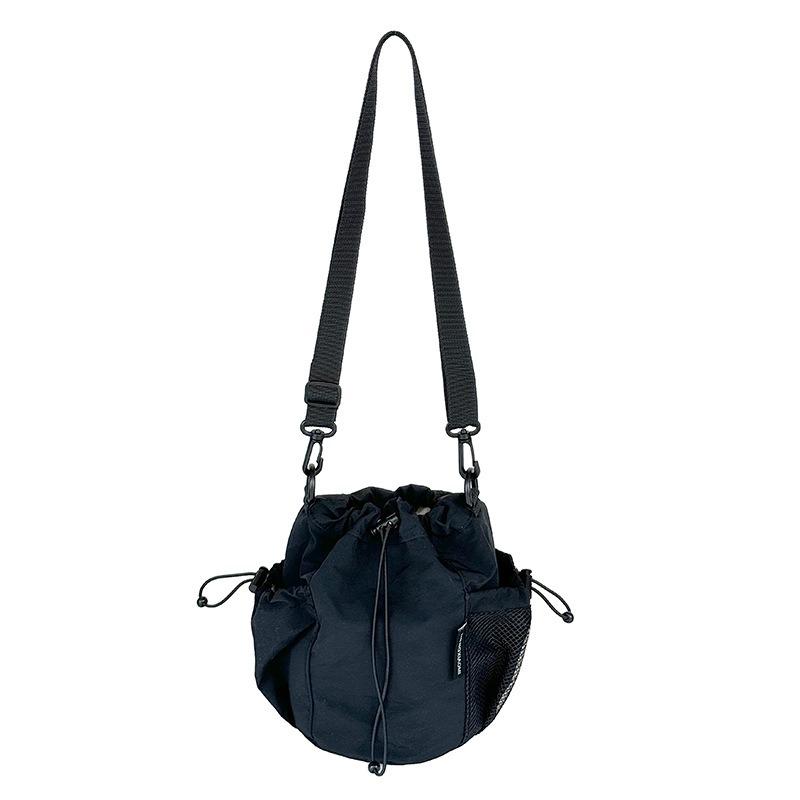 Niche design sense drawstring bucket bag outdoor sports leisure fashion versatile bag messenger bag women