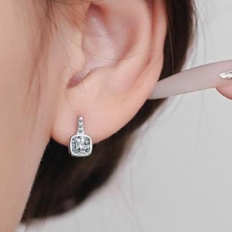 Personalized Design Sense of Valentine's Day To Send A Girlfriend Gift Earrings Fashion Temperament Elegant Light Luxury Wind Square Zirconia Earrings