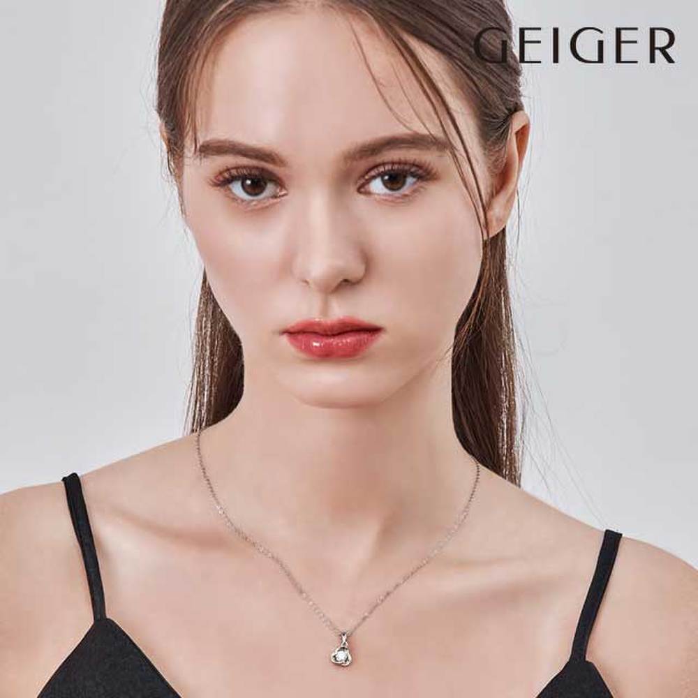 Moissanite 5-part flower 925 silver necklace with Gra certificate provided by Gisvnn043