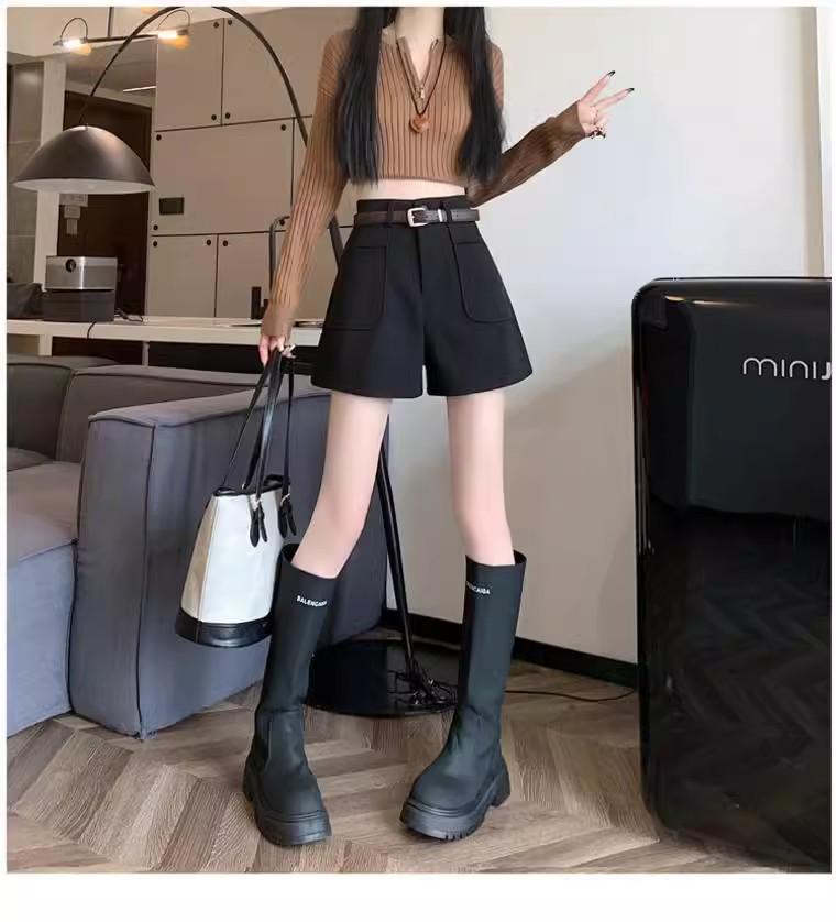 2024 Women's High-Waisted Wide-Leg Wool Shorts: Slimming A-Line Booty Shorts for Autumn/Winter