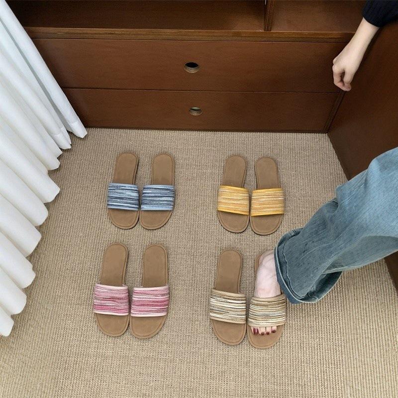 Flat-bottomed retro niche one-word cool slippers women's shoes outer wear 2025 summer casual versatile soft-soled beach sandals