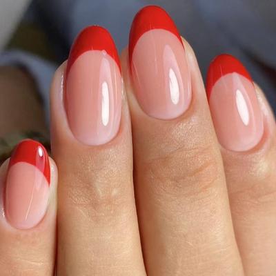 Kurze Mandel-Press-On-Nägel 24 Stück Rotes Glänzendes Finish Feiertagsdesign Französische Spitzen mit Glitzer Einfach zu tragen