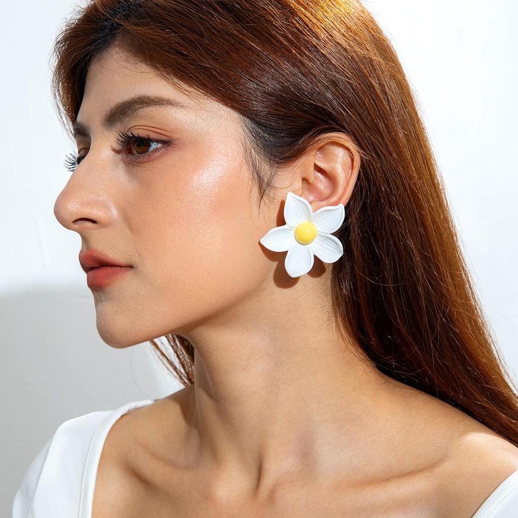 New Spring/Summer Simulation Dyeing Resin Flower Earrings for Women's Jewelry, Fresh and Cute Flower Earrings