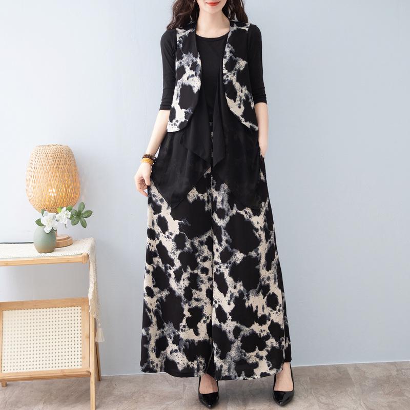 Retro Jacquard Sleeveless Vest & Wide-Leg Pants Set in New Chinese Style for Middle-Aged Women.