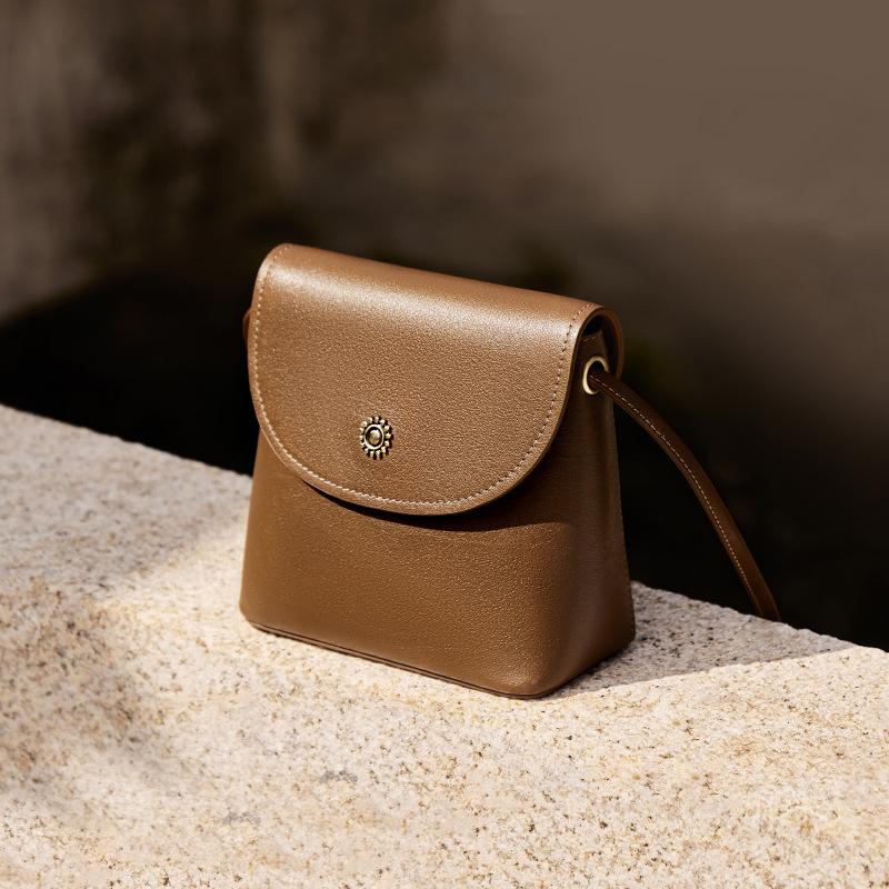 

Autumn Winter Women s Bag 2025 Genuine Leather Fashion Shoulder Bag Top Layer Cowhide Small Square Bag Versatile Trendy Crossbody Bag for Women Long16.5CM、Wide BCM、H