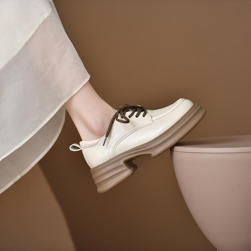 

Модная женская обувь на весну и осень. Маленькие кожаные туфли. Модная повседневная обувь в ретро-британском стиле с толстой подошвой и неглубокой уздечкой. 40 покинуть белый