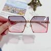 New Fashion Oversize Gradient Sunglasses Women Vintage Alloy Chain Frame Rivet Square Sun Glasses Female Elegant Shades