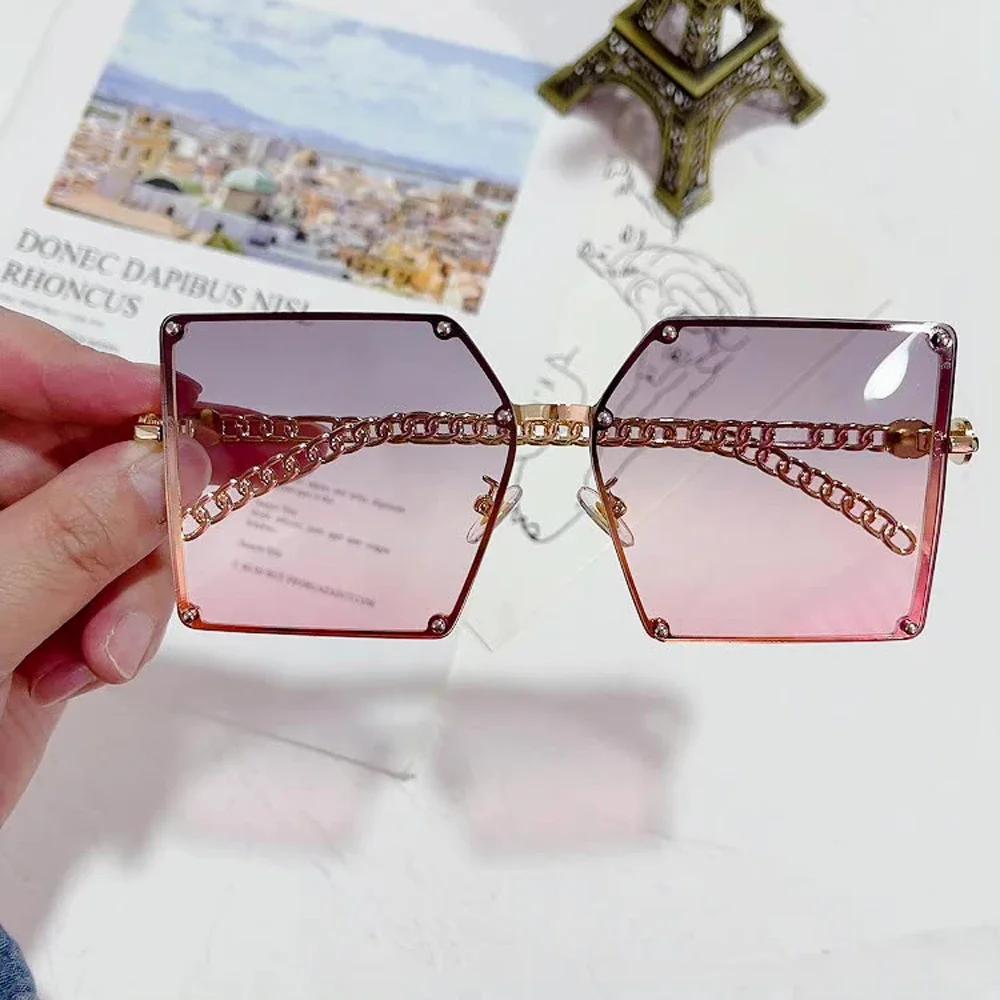 New Fashion Oversize Gradient Sunglasses Women Vintage Alloy Chain Frame Rivet Square Sun Glasses Female Elegant Shades