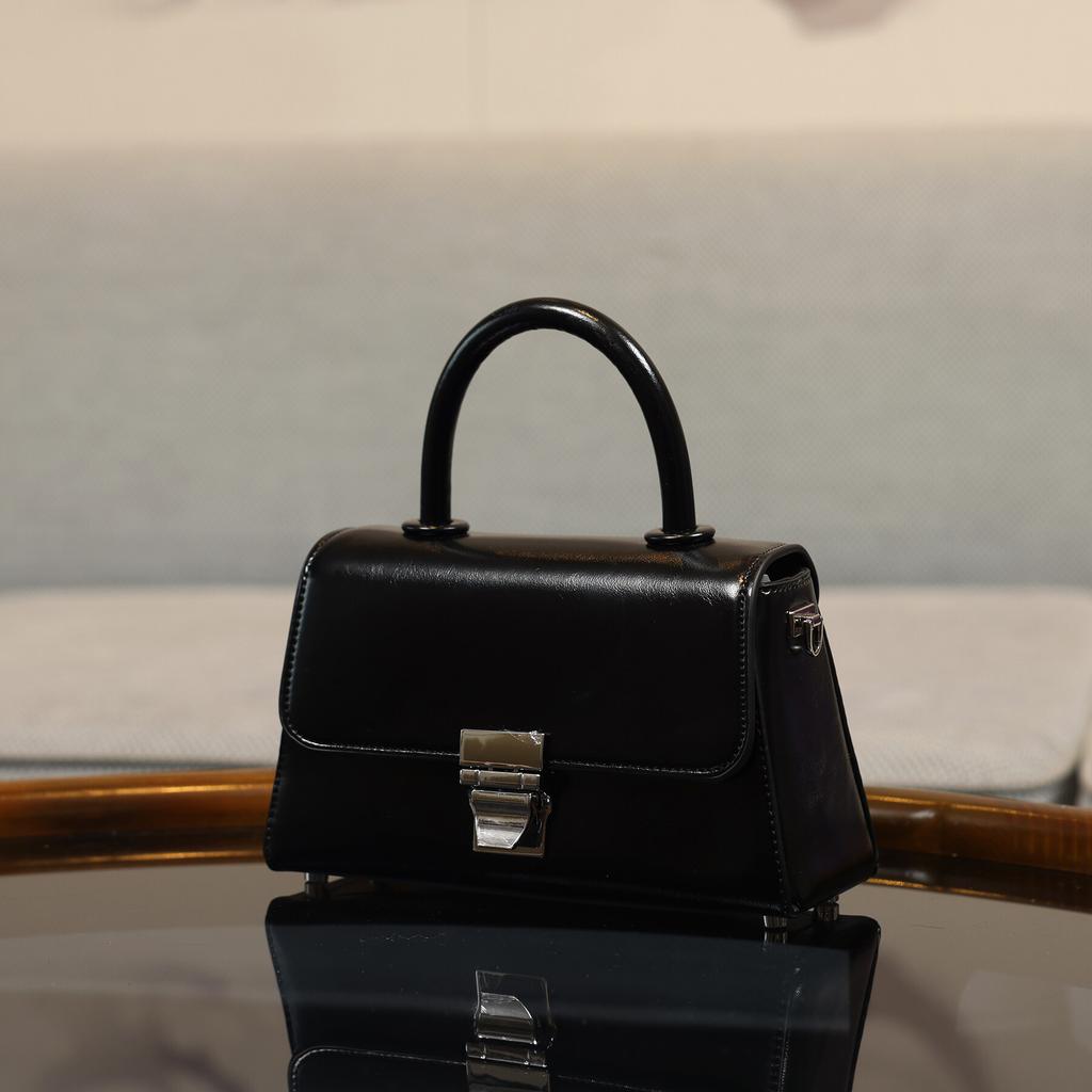 2025 Spring/Summer Women's Small Square Handbag, New Cross-Border Model with Textured Lock, Fashionable Commuting Versatile Crossbody Bag