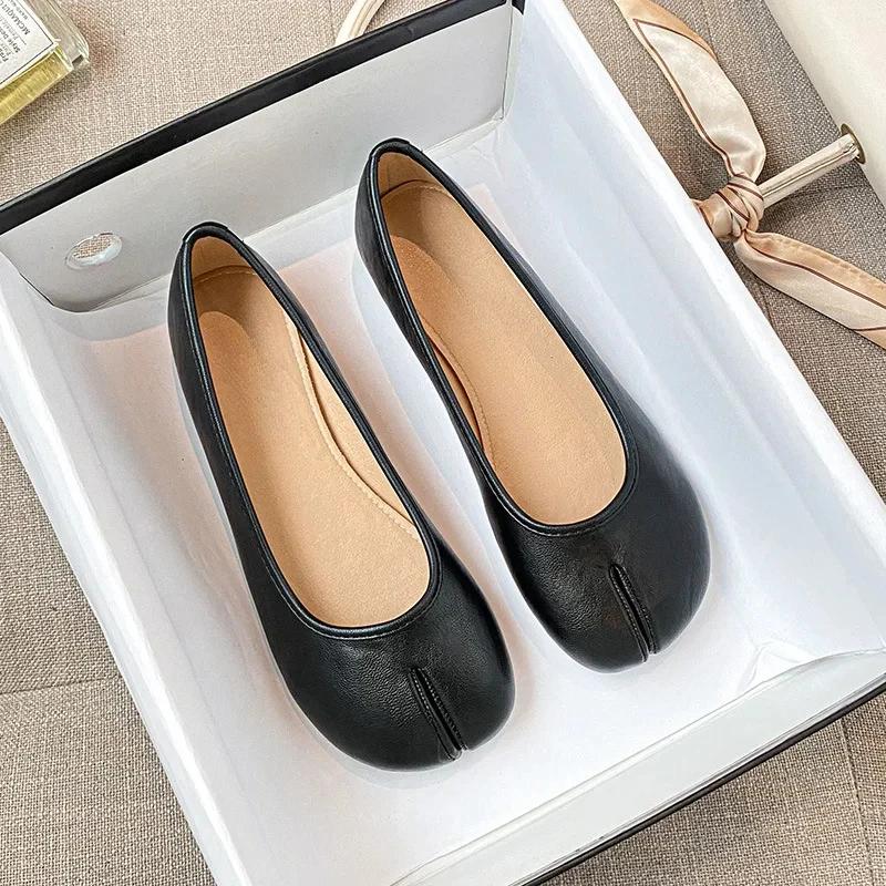 Split Toe Flat Shoes Woman Casual Tabi Ninja Flats Soft Leather Slip On Woman Trotters Moccasins Slippers Soft Bottom Loafers