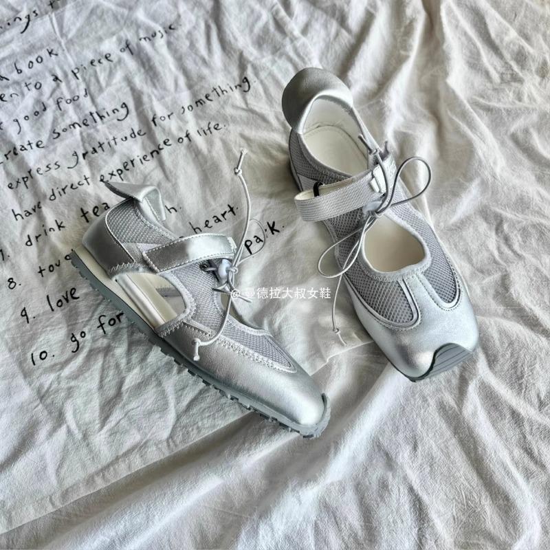 

Ballet style word with Velcro Mary Jane shoes casual square head shallow mouth hollow breathable sports 35