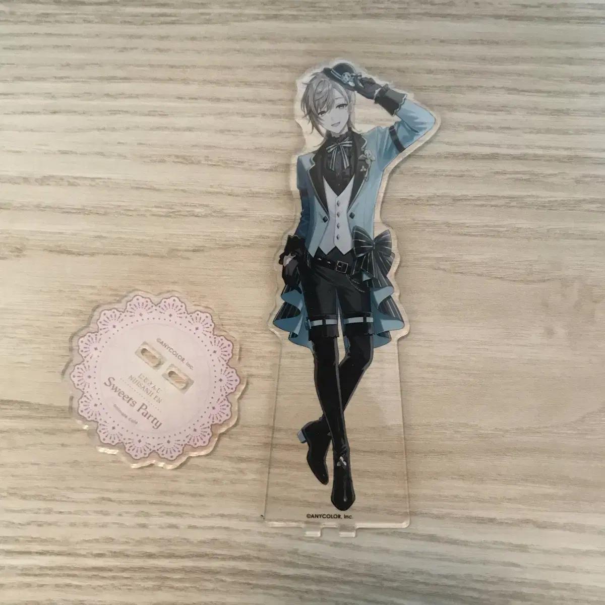 

Акриловая фигурка из коллаборационного кафе Niji Sanji Kanae