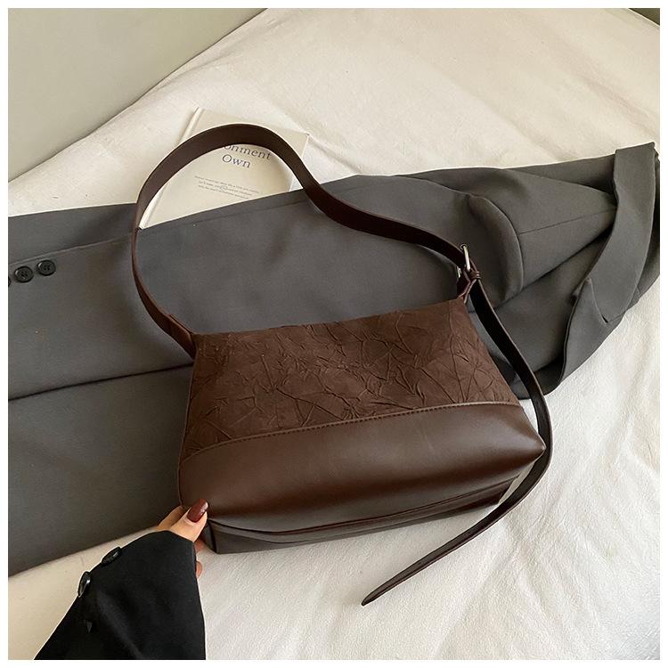 Large capacity dumpling bag women's winter new simple shoulder messenger bag student class commute small square bag