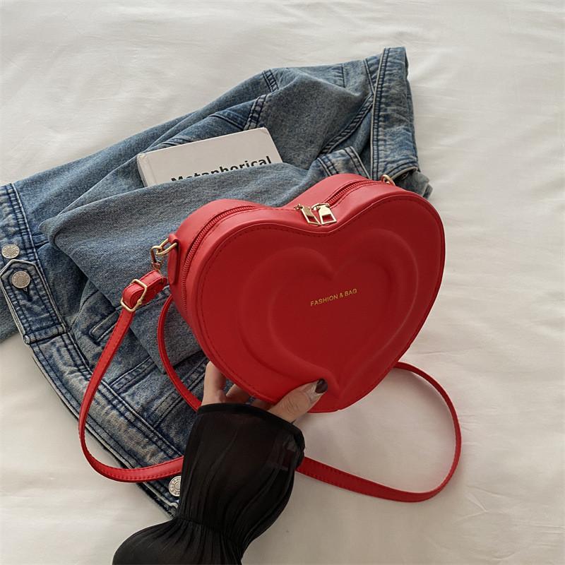 Fashionable 2024 Autumn Minimalist Colorblock Heart Shaped Shoulder Bag For Trendy Individuals
