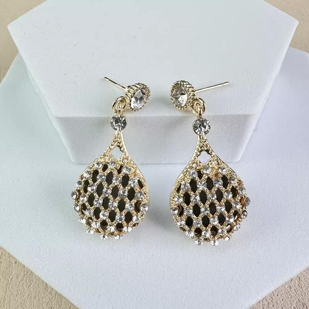 Premium Earrings, Women'S Versatile Zircon Fine Flash Water Drop Diamond Earrings, Light Luxury Personalized Earrings.