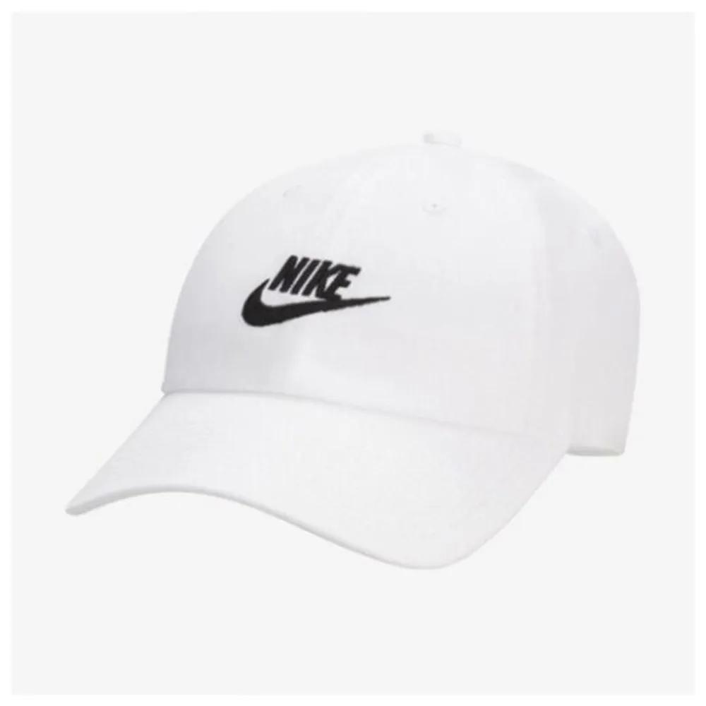 Cap FB5368-100 Club Unstructured Futura Wash Cap white series