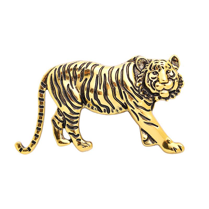 Twelve zodiac animals, retro zodiac tiger head brooch, electroplated domineering tiger, fierce beast animal brooch, chest flower