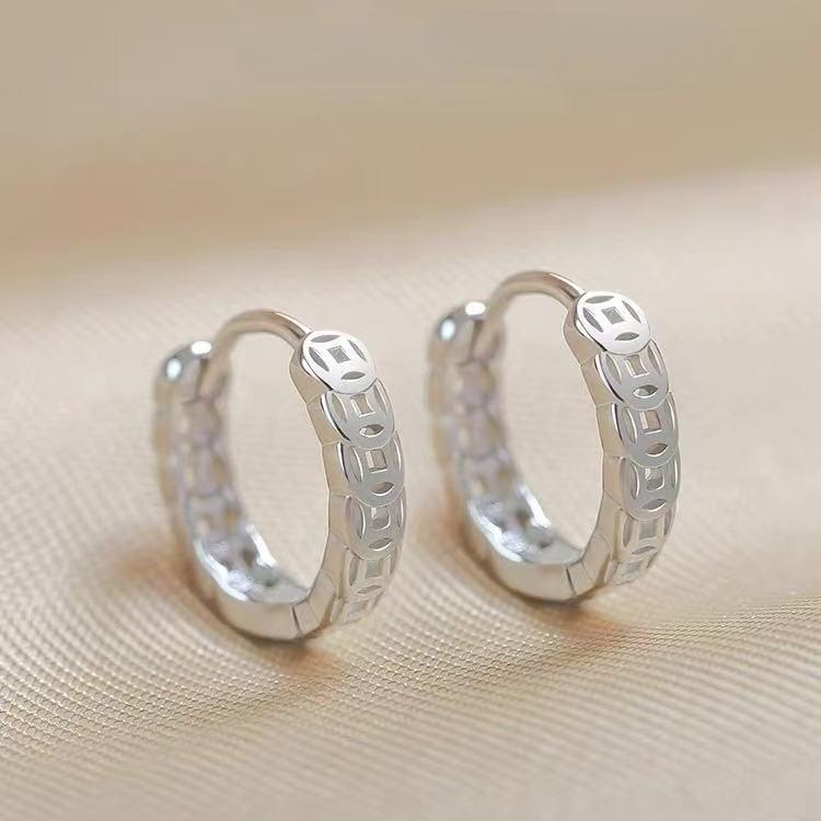 

Женские нишевые медные монеты Персонализированные серьги 1 pair of earrings