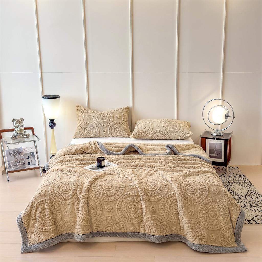 Double Sided Carved Velvet Autumn Winter Bed Blanket Luxury Thickened Warm Plush Sofa Throw Blanket Solid Color Fleece Blankets