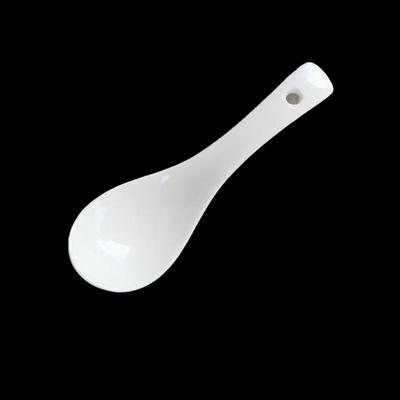 Reinweißer Keramik-Suppenlöffel