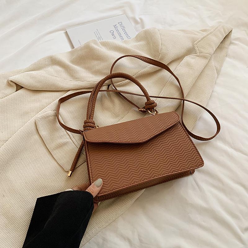 

Нишевая дизайнерская сумка женская 2025 новая высокоценная маленькая квадратная сумка с углублением модная на плечо, мессенджер, маленькая квадратная сумка коричневый