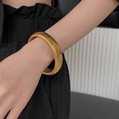 Goose Throat Bracelet Explosions Colorfast Elastic Bracelet Simple Atmosphere Jewelry Gold Bracelet.