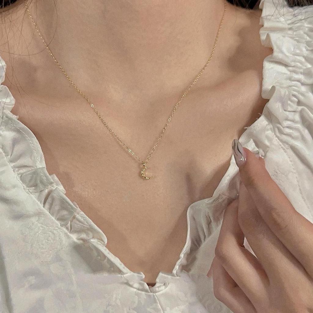 S925 Sterling Silver Moon Pendant Necklace: Women's Simple, High-End Crescent Clavicle Chain