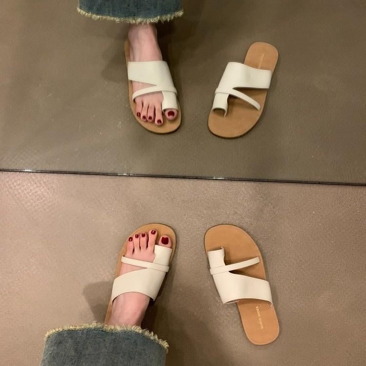 

Набор шлепанцев с перегородкой для пальцев для женщин, для ношения летом 2024 года, новый дизайн, круглый носок, корейская версия, нишевый дизайн, повседневные универсальные пляжные сандалии 35