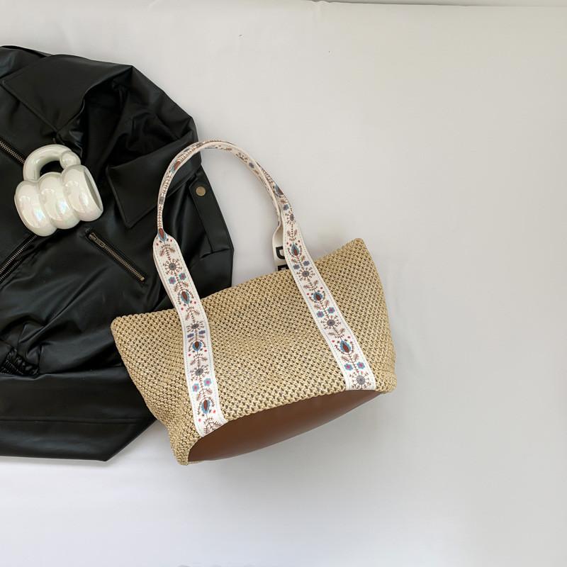 

Elegant And Spacious Spring 2024 Fashion Tote Bag Minimalist Commuter Shoulder Bag хакі