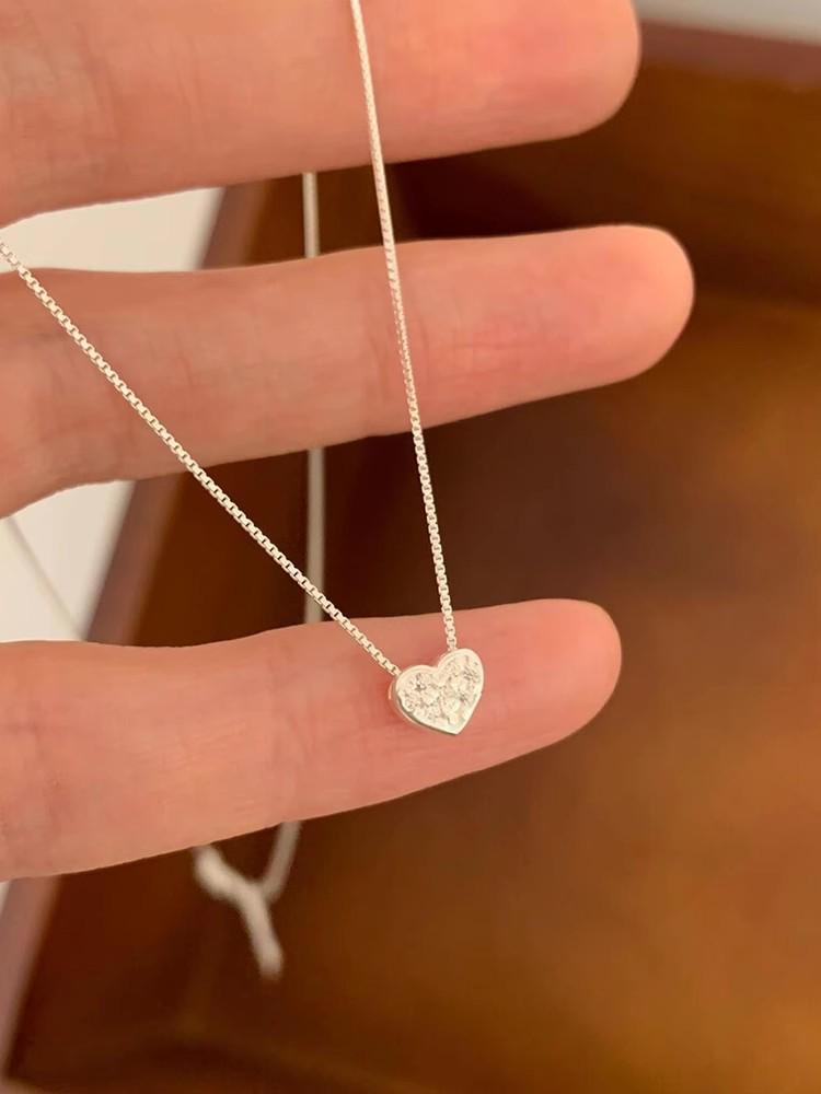 Minimalist Heart Pendant Necklace - Simple, Versatile Design for Women