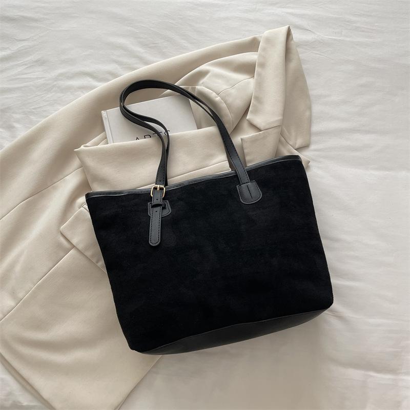 Autumn and Winter Popular Niche High-end Women's Bag 2025 New Large-capacity Commuting Versatile Tote Bag Simple Shoulder Bag