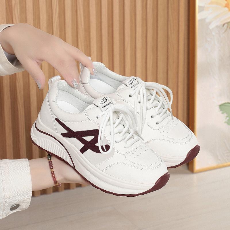 Fashion Spring Autumn Versatile White Shoes Leather Travel Casual Shoes Soft Sole Comfortable Women Middle-Aged Elderly Sports Shoes