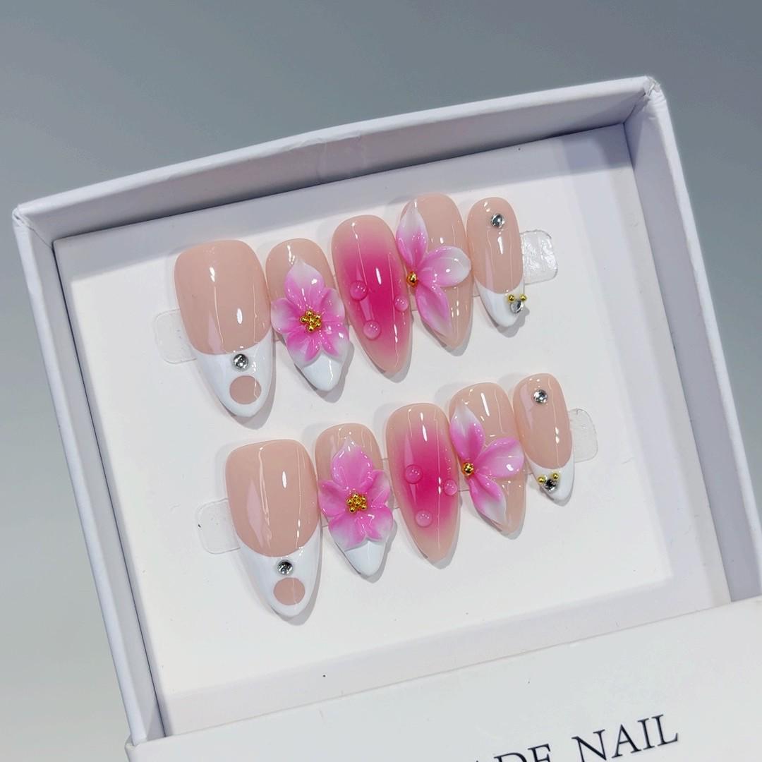 3D Floral Engraved Handmade Wearable Nails with Removable Design for European and American Styles Medium