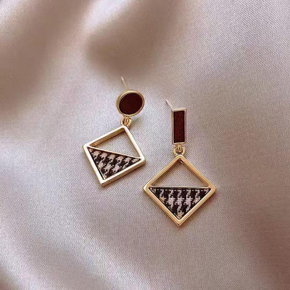Silver Needle Korean Version Elegant Black and White Plaid Earrings