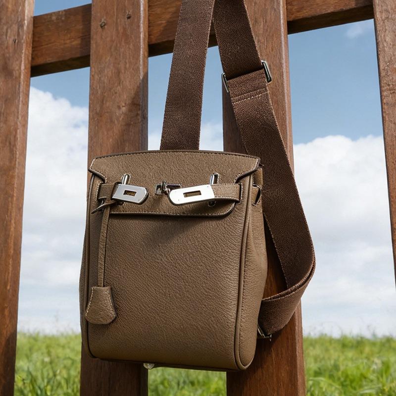 Crossbody bag, versatile for commuting, unisex design, simple shoulder bag