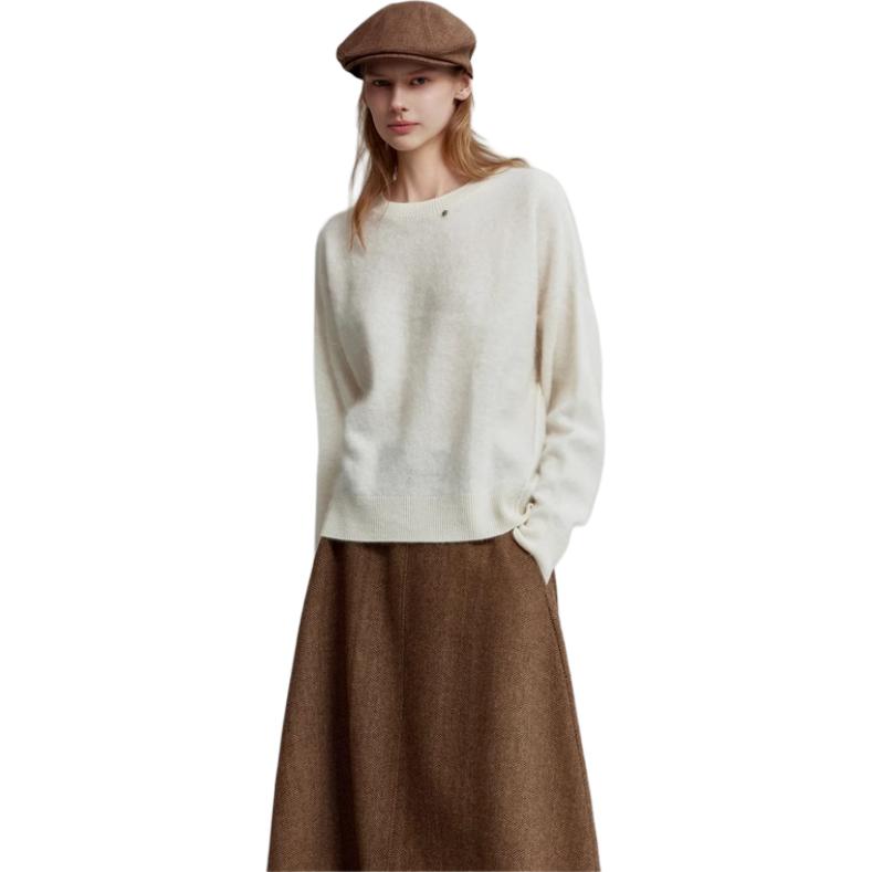 ELLE Solid Color Round Neck Loose Long Sleeve Pullover Knit Sweater Women Sweater Off-White EM36929