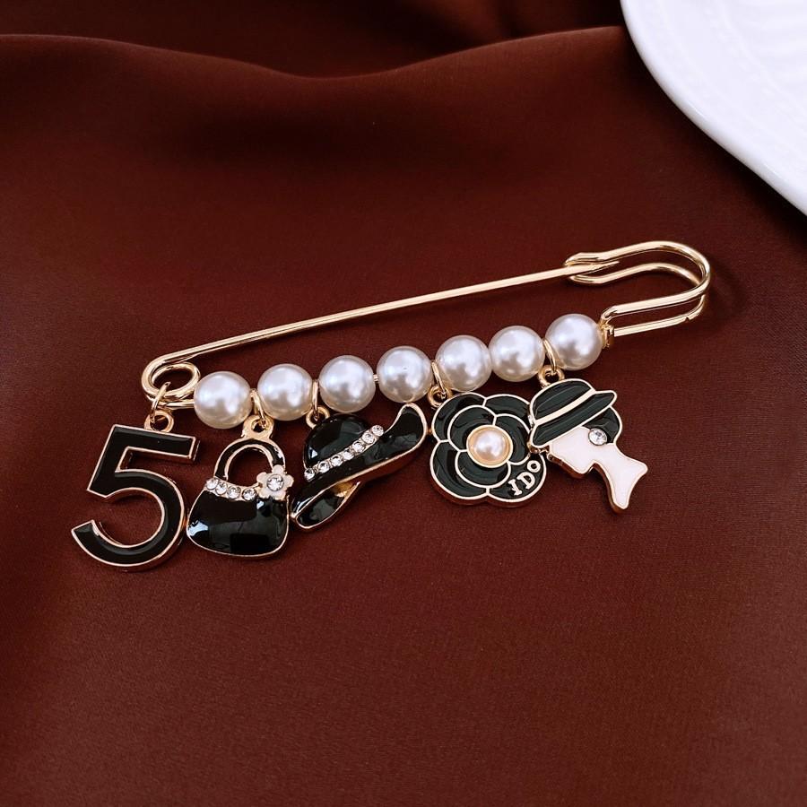 Średniowieczna Vintage Broszka z Kontrastującą Pszczołą Inkrustowana Diamentami Retro Lekki Luksus High-endowa Korsaż Wykwintne Wszechstronne Dodatki Kobiety